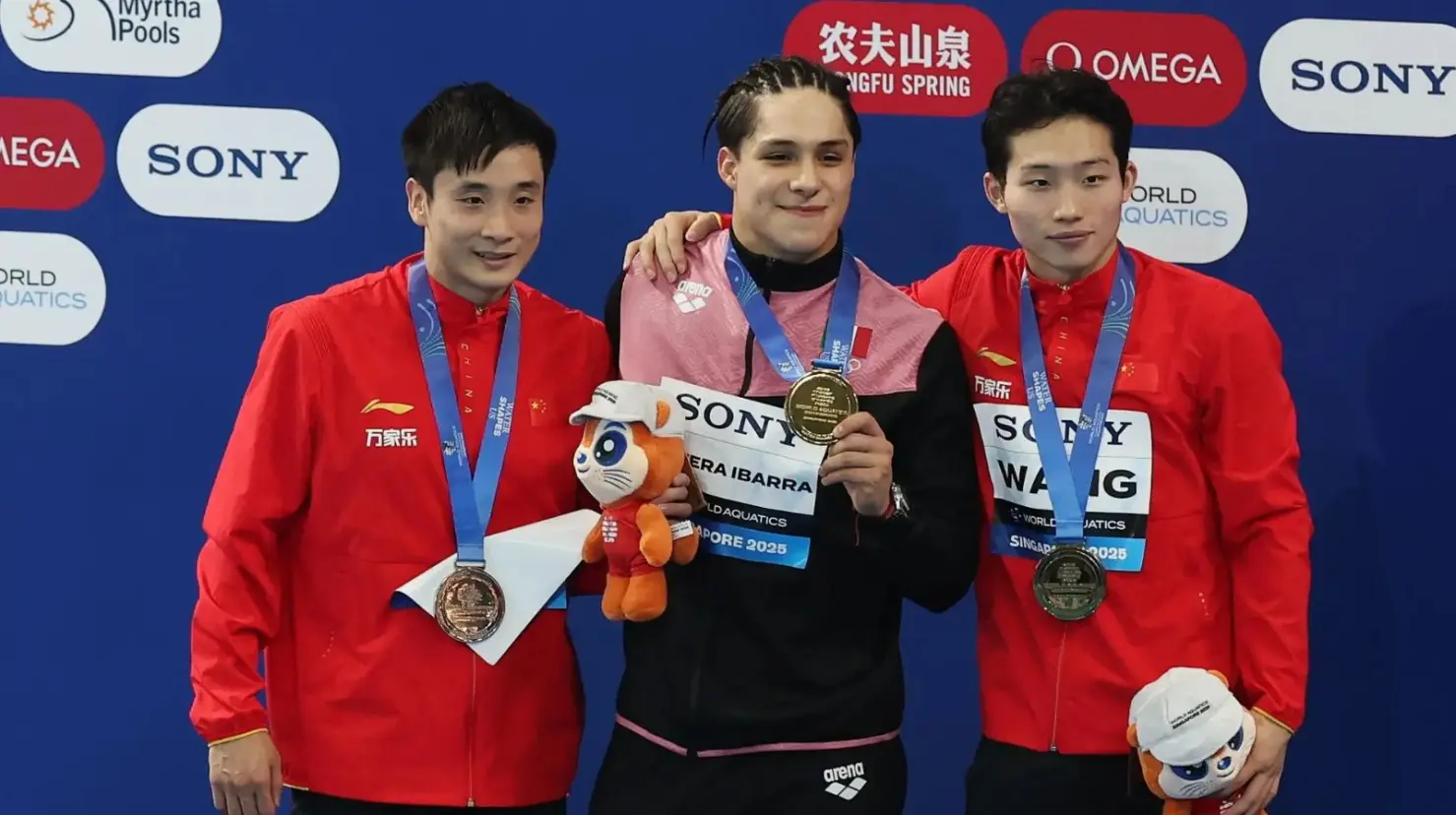 Osmar Olvera gana medalla de oro en Mundial de Clavados de Singapur tras vencer a China