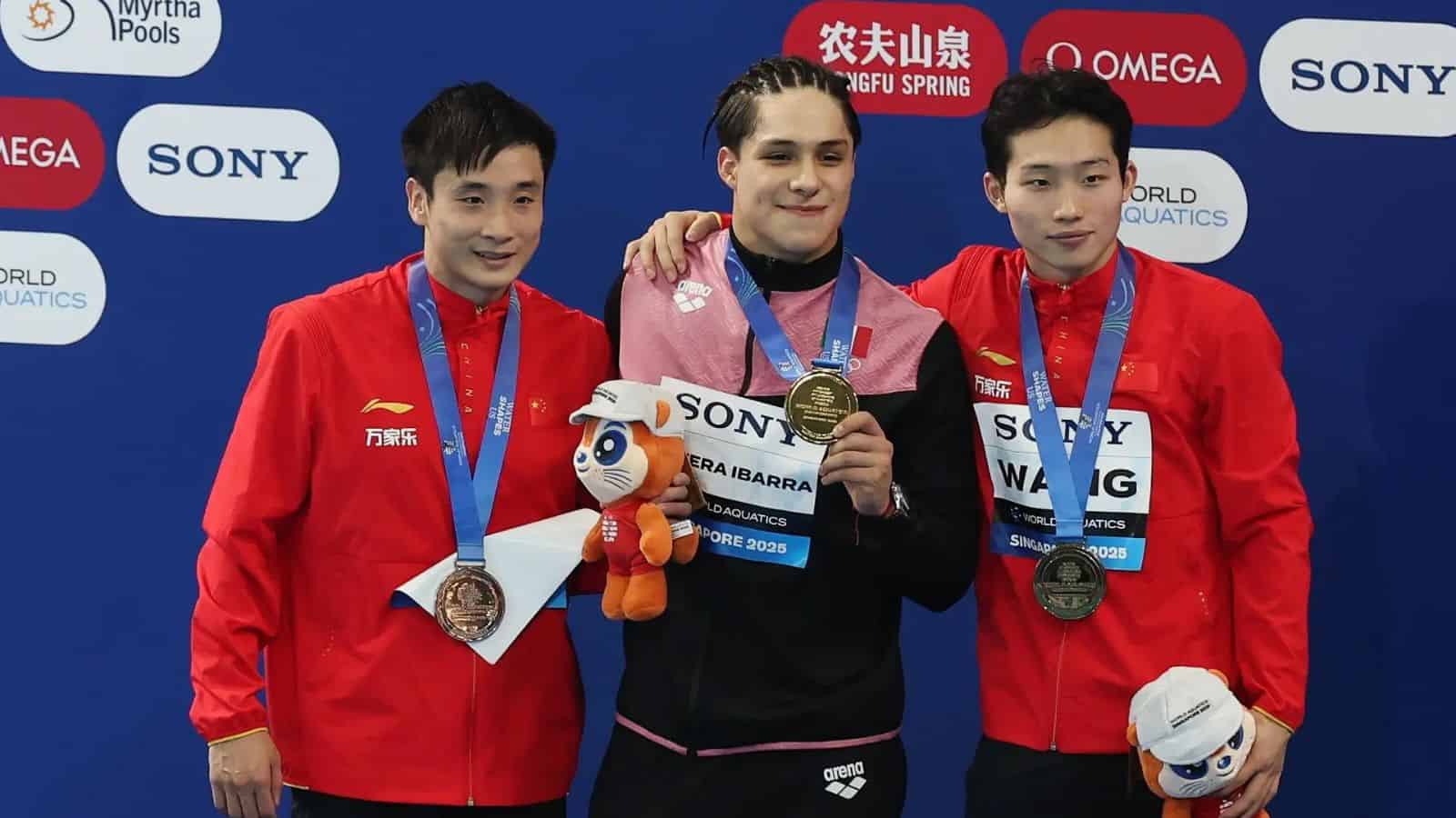 Osmar Olvera gana medalla de oro en Mundial de Clavados de Singapur tras vencer a China