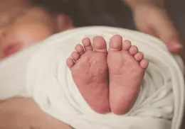 Bebé rompe récord como el más viejo del mundo: esta es la historia