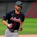 Eli White hace historia con un día de múltiples home runs  en el Speedway Classic