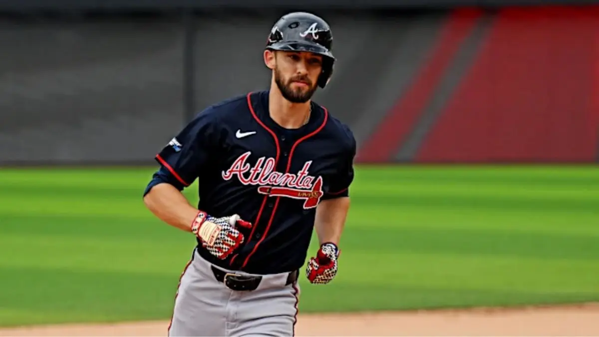 Eli White hace historia con un día de múltiples home runs  en el Speedway Classic