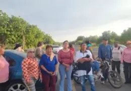 Habitantes de Hornos cierran calle por falta de agua; Oomapasc trabaja en restaurar el servicio