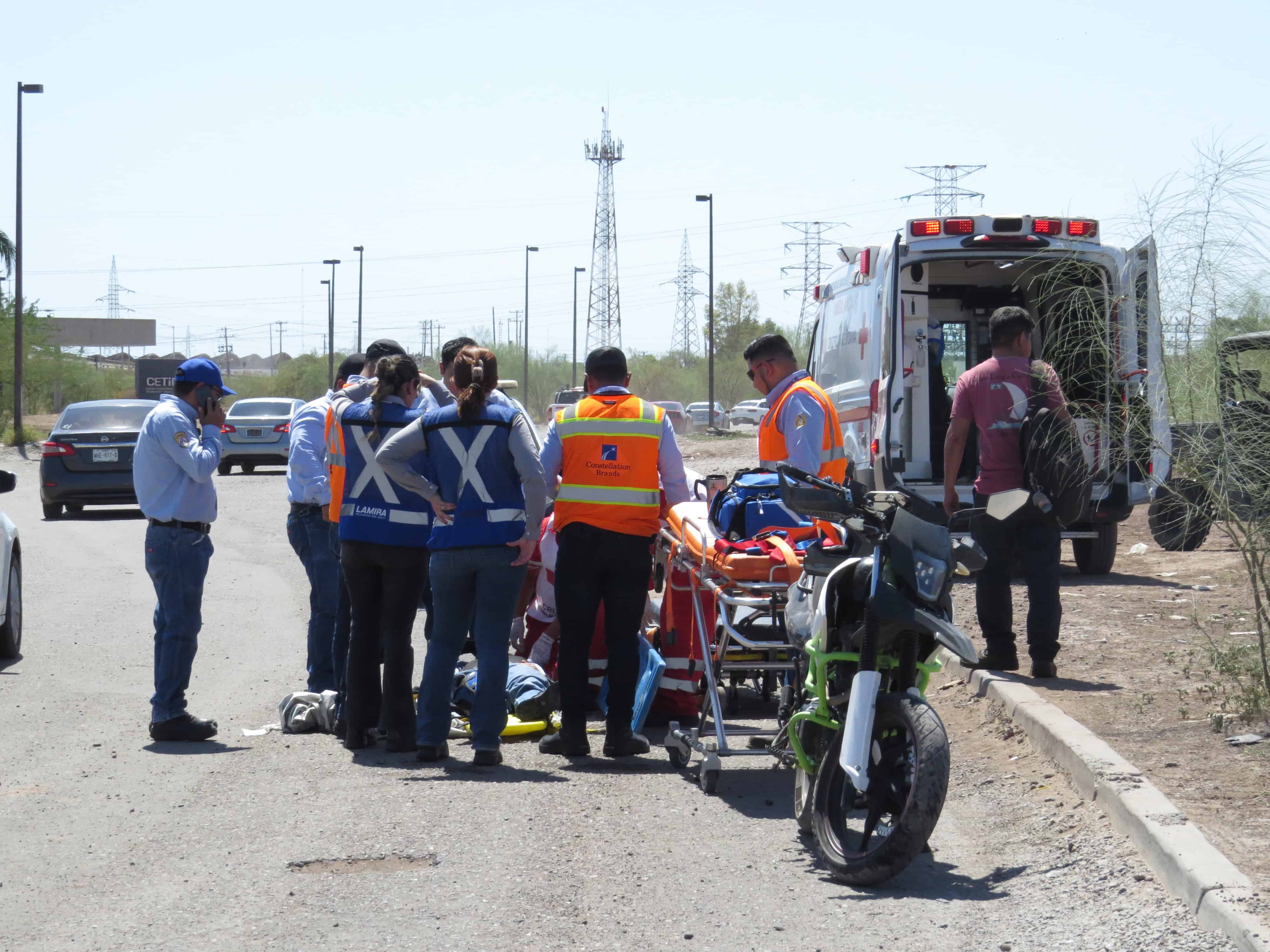 Se lesiona motociclista al caer en el Parque Industrial de Ciudad Obregón