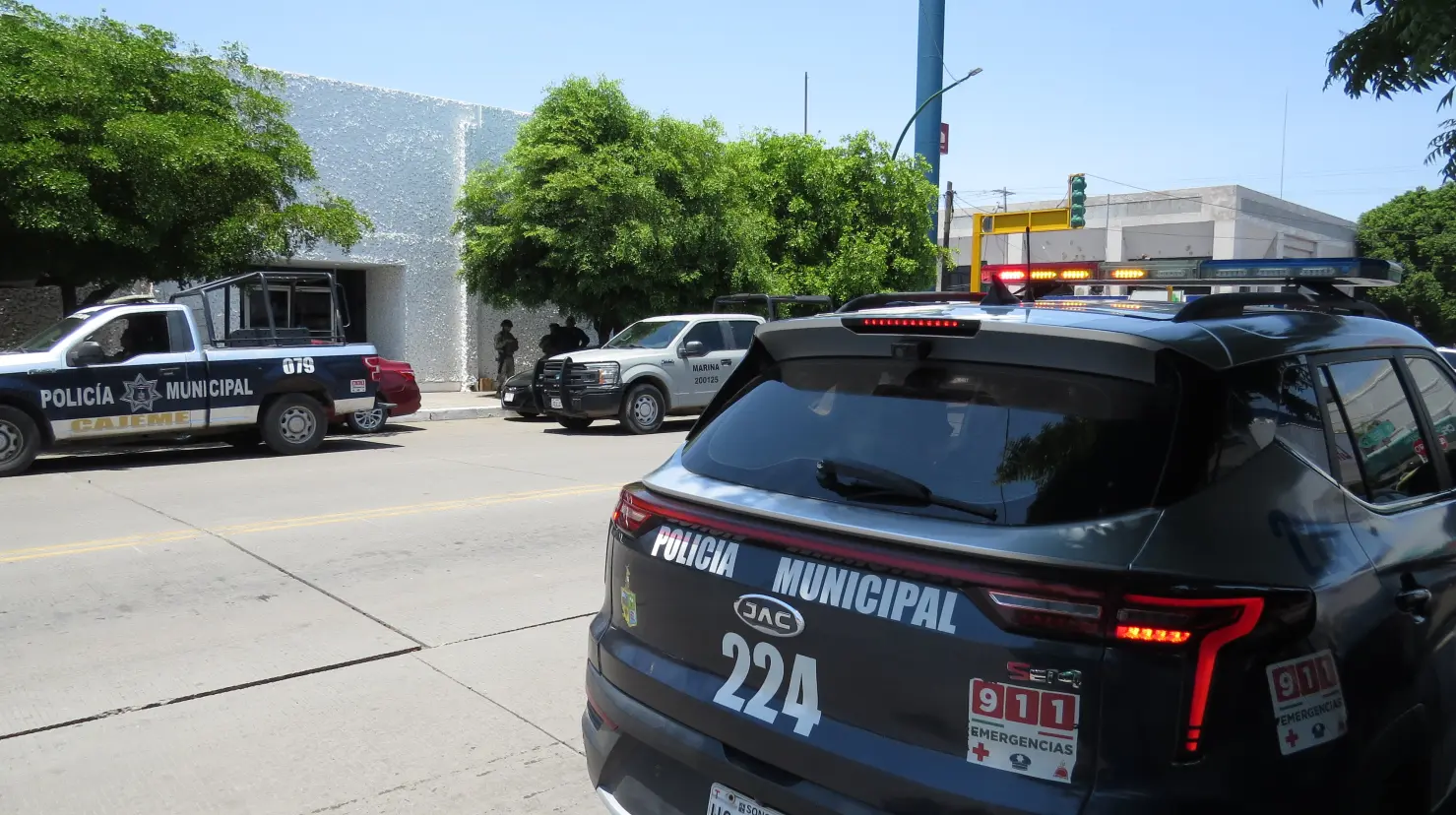 Despliegan operativo tras reporte de sujeto armado en banco de la colonia Centro; resultó ser un escolta