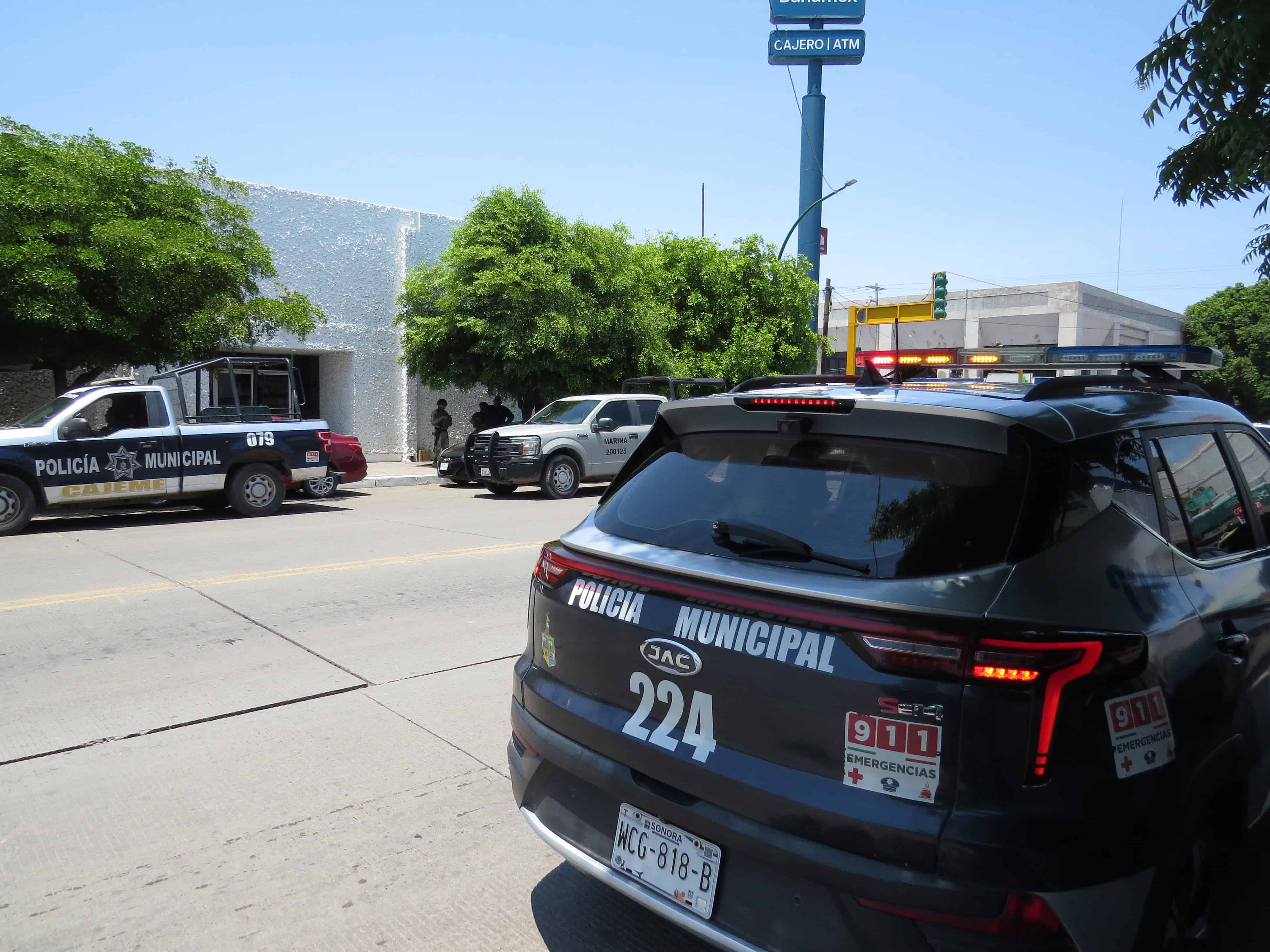 Despliegan operativo tras reporte de sujeto armado en banco de la colonia Centro; resultó ser un escolta