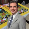 SCJN ordena a SEP eliminar imagen de Lorenzo Córdova en libros de texto tras amparo por derecho al honor
