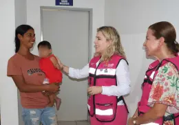 Lluvias dejan sin hogar a familia y es apoyada por DIF Navojoa