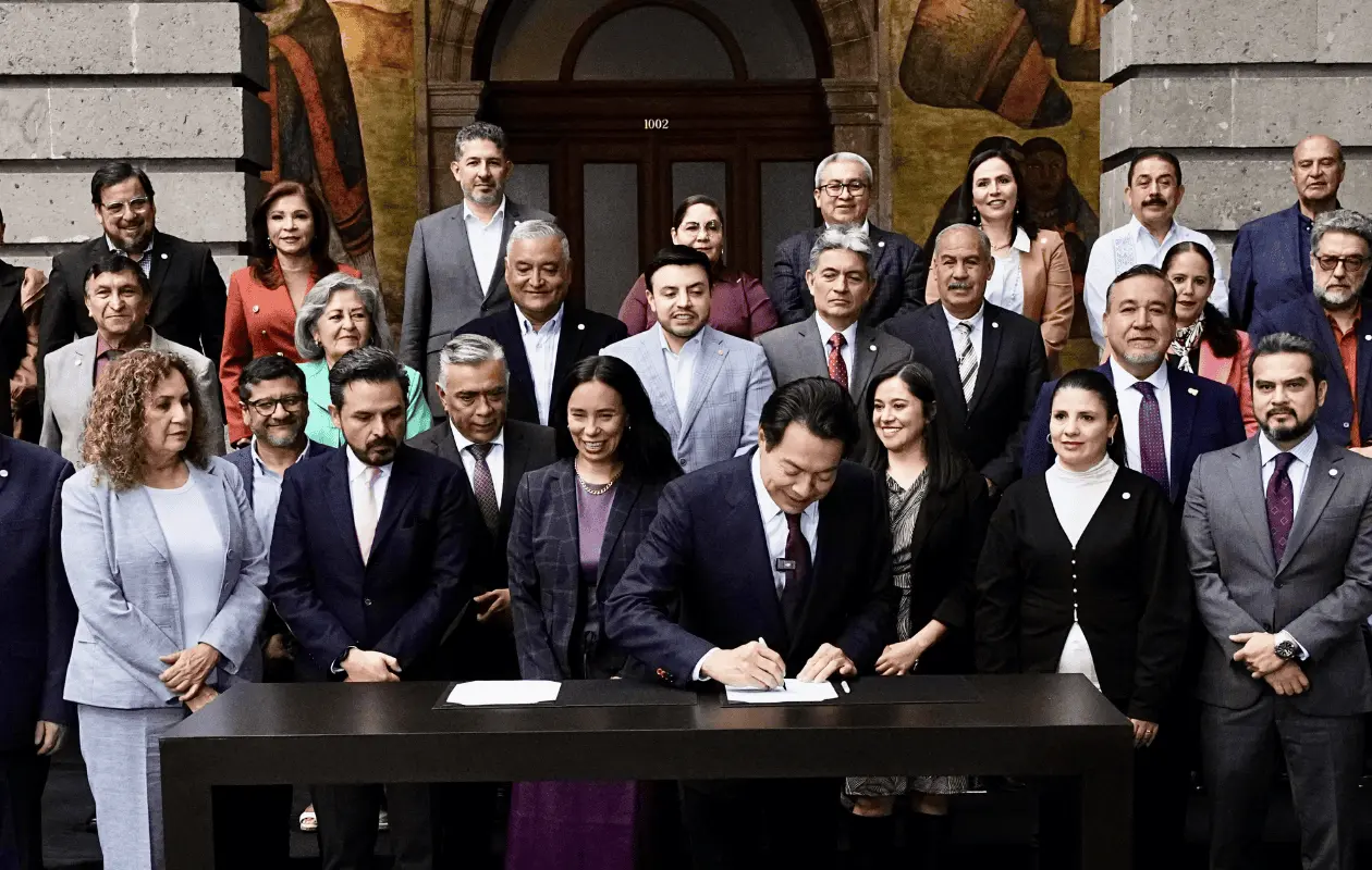 Mario Delgado firma creación del Bachillerato Nacional: SEP busca cobertura del 85% en 2030