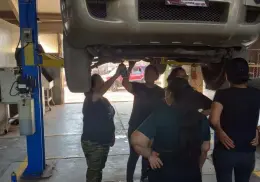 Mujeres de Obregón interesadas por aprender mecánica en Icatson