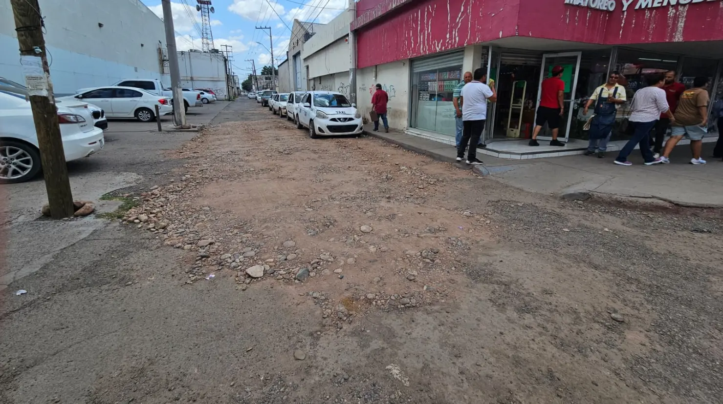 Les cayó la ley a taxistas por rehabilitar callejón