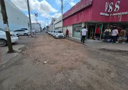 Les cayó la ley a taxistas por rehabilitar callejón