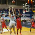 México vence a Costa Rica 77-66 y empata el primer lugar