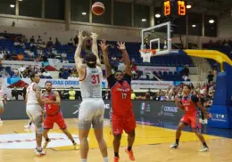 México vence a Costa Rica 77-66 y empata el primer lugar