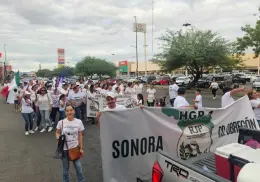 Marchan en Cajeme trabajadores del IMSS