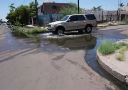 Esta calle de Cajeme fue reparada hace un año aproximadamente y se ve afectada por aguas negras