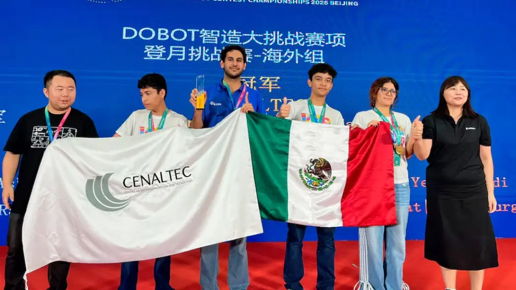 Equipo mexicano logra conseguir el oro en concurso de robótica en china