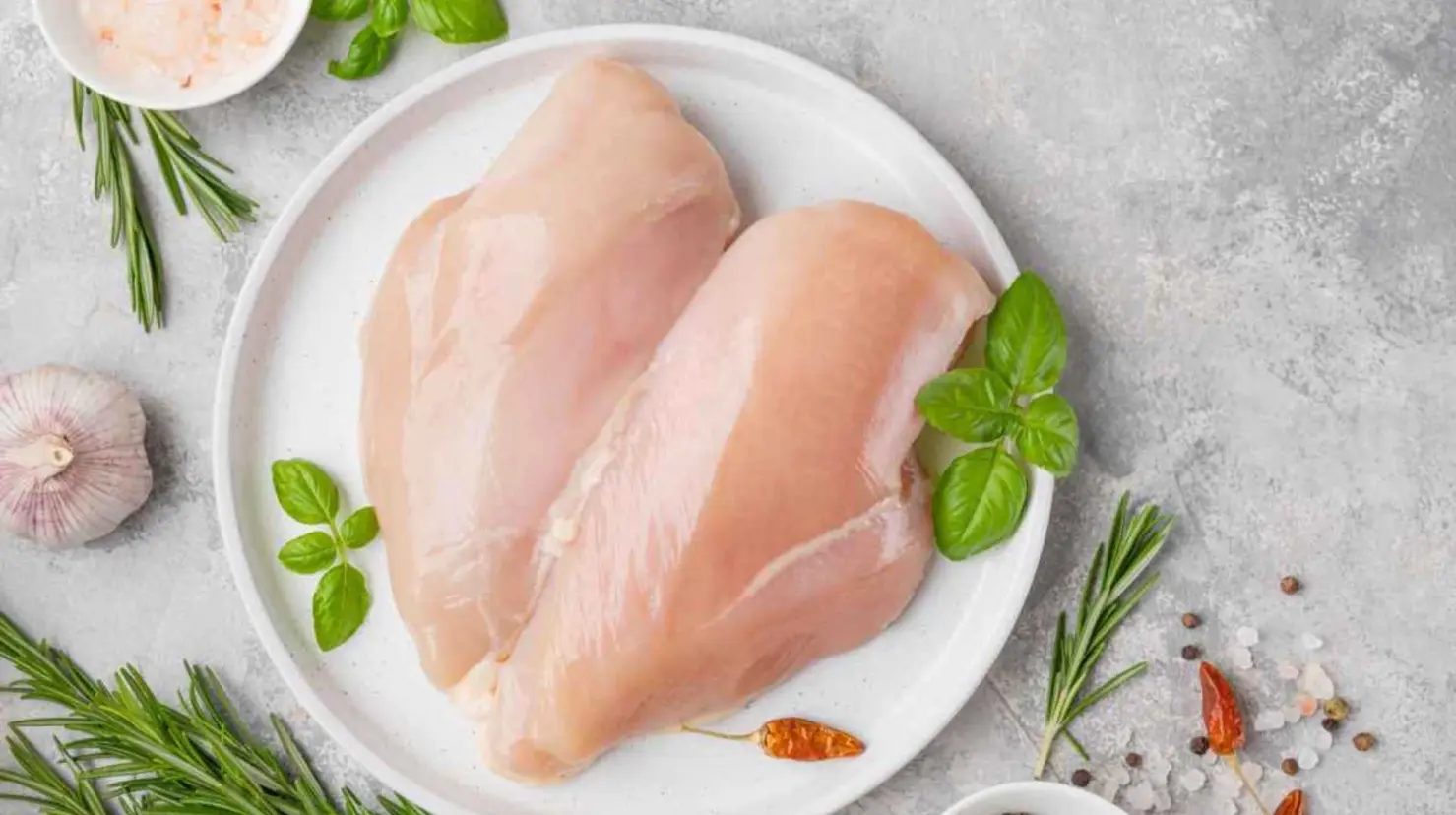 ¿Es bueno comer pechuga de pollo todos los días? Esto dicen los expertos