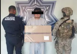 Detienen a hombre armado con machete en plaza comercial de Ciudad Obregón