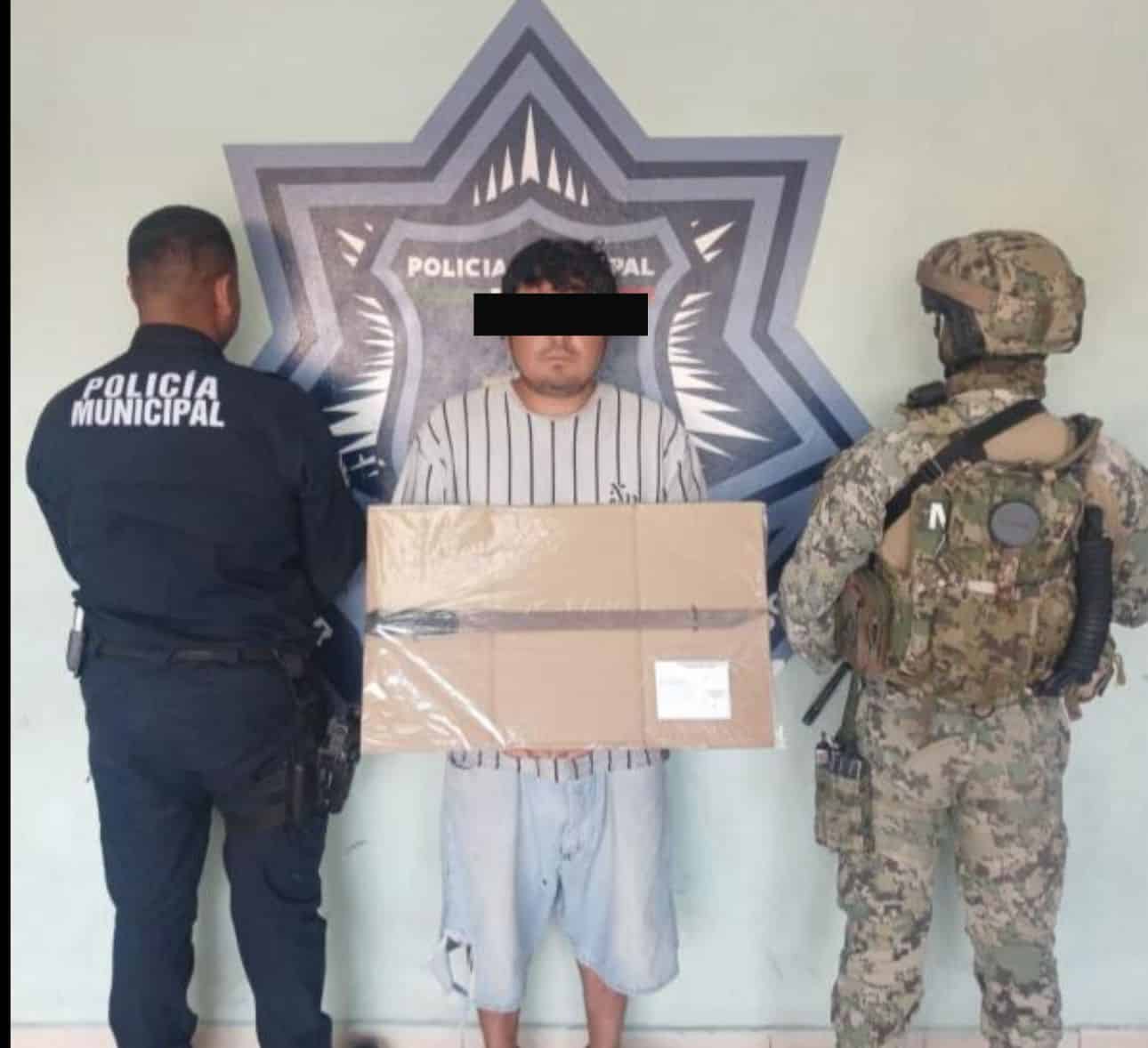 Detienen a hombre armado con machete en plaza comercial de Ciudad Obregón