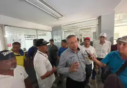 Se manifiestan taxistas de Obregón
