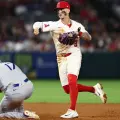 VIDEO | Angelinos concretan triple play con batazo de Shohei Ohtani