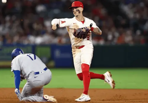 VIDEO | Angelinos concretan triple play con batazo de Shohei Ohtani