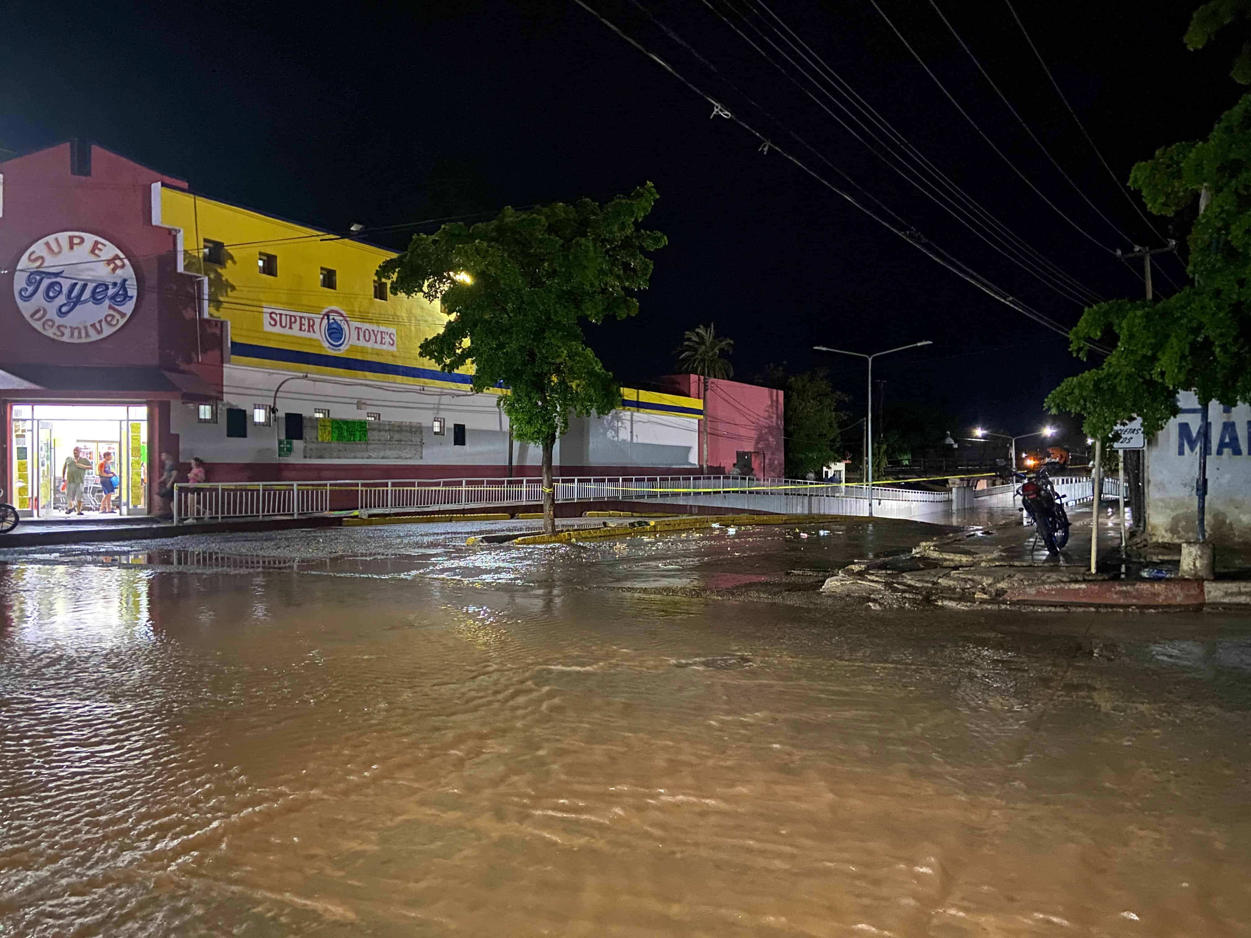 Lluvia de 42 milímetros deja algunas inundaciones y fallas eléctricas en Navojoa