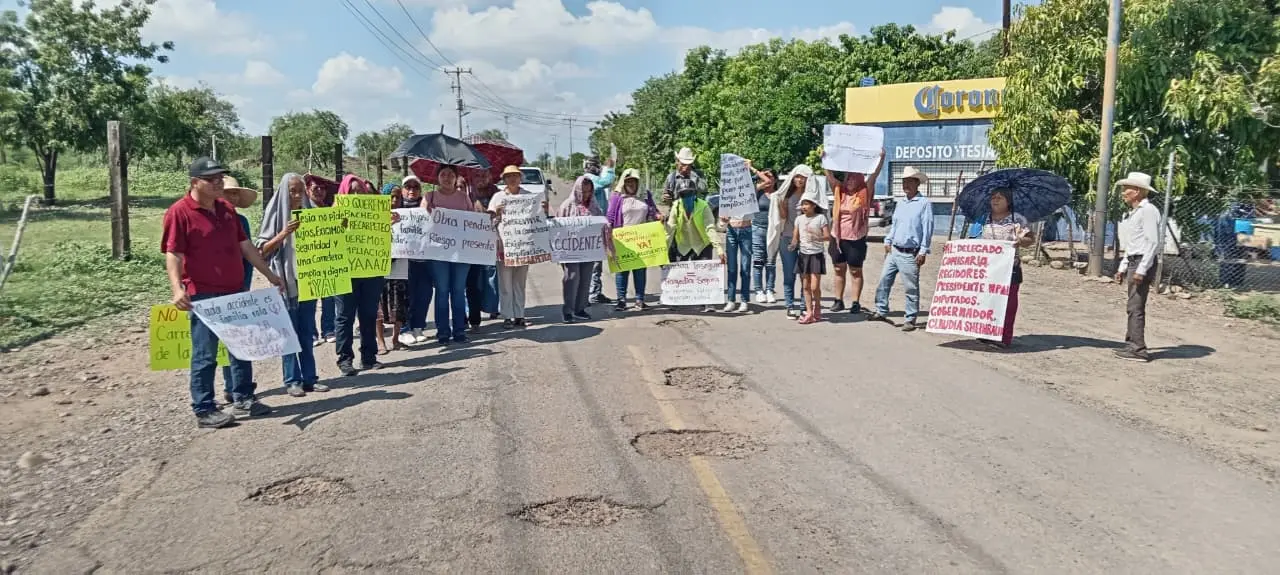 Bloquean carretera Navojoa-Tesia