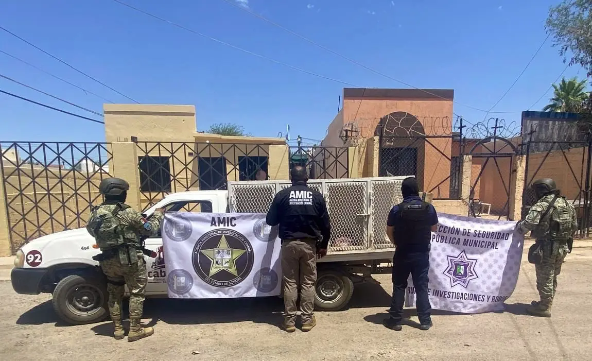 Elementos del Ejército apoyaron con el resguardo de la vivienda mientras se realizaba la diligencia