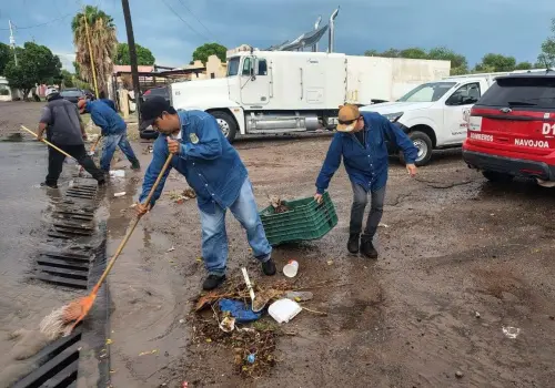 Basura tirada sobre la vía pública en Navojoa provocó inundaciones, llama PC a evitarlo