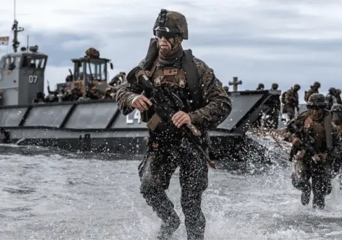 EE.UU. despliega más de 4 mil militares en el Mar Caribe para combatir cárteles de droga