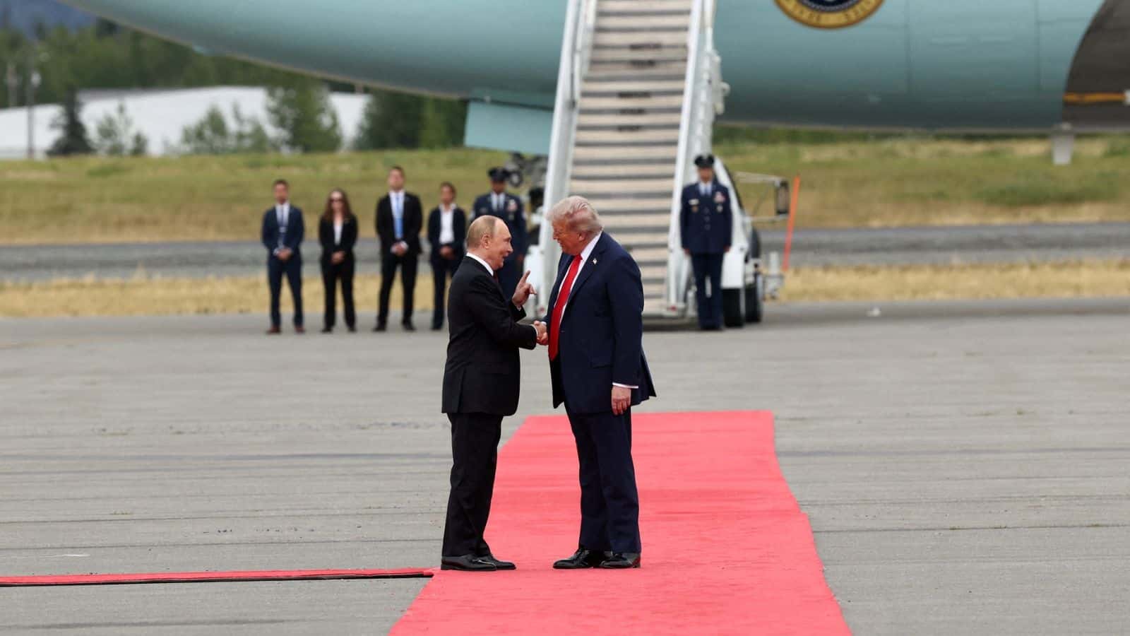 Trump y Putin se reúnen en Alaska en un histórico encuentro que podría definir la guerra en Ucrania