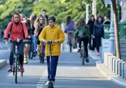 CDMX aprueba placas y licencia obligatorias para bicimotos y scooters eléctricos