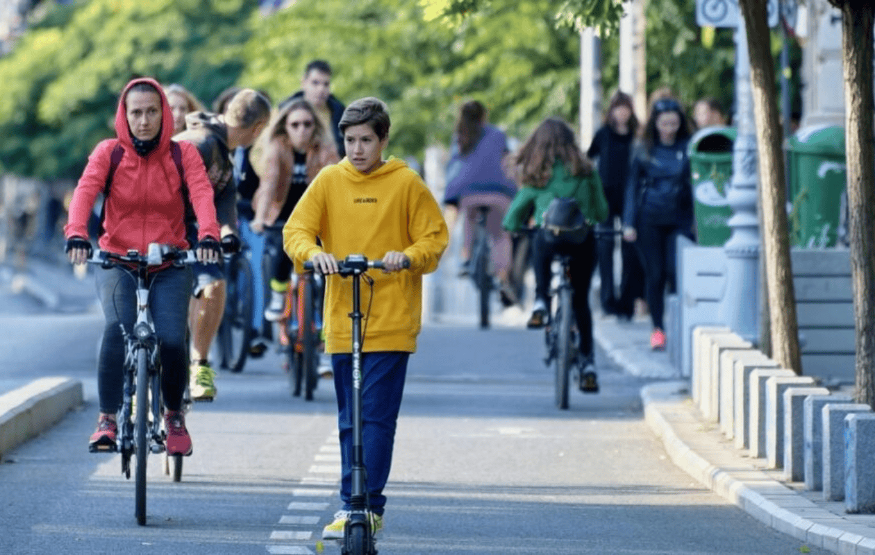 CDMX aprueba placas y licencia obligatorias para bicimotos y scooters eléctricos