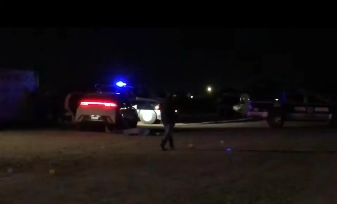Autoridades buscaron evidencia en la escena del crimen