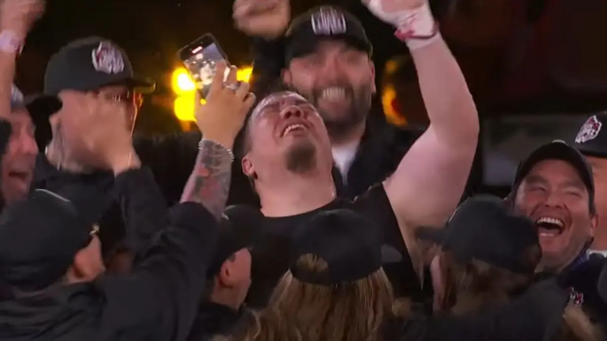 Franco Escamilla vence al Escorpión Dorado
