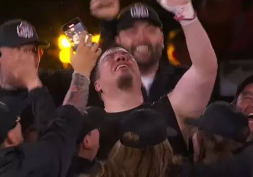 Franco Escamilla vence al Escorpión Dorado durante el evento SupernovaStrikers