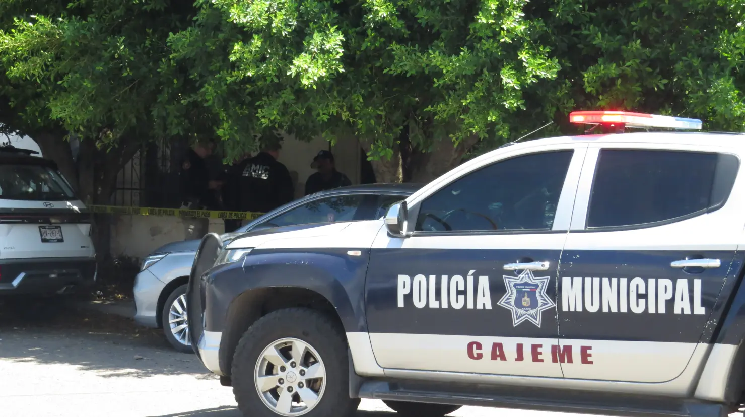Policías municipales resguardaron la zona mientras se realizaban las investigaciones (Foto: Roke Arballo)