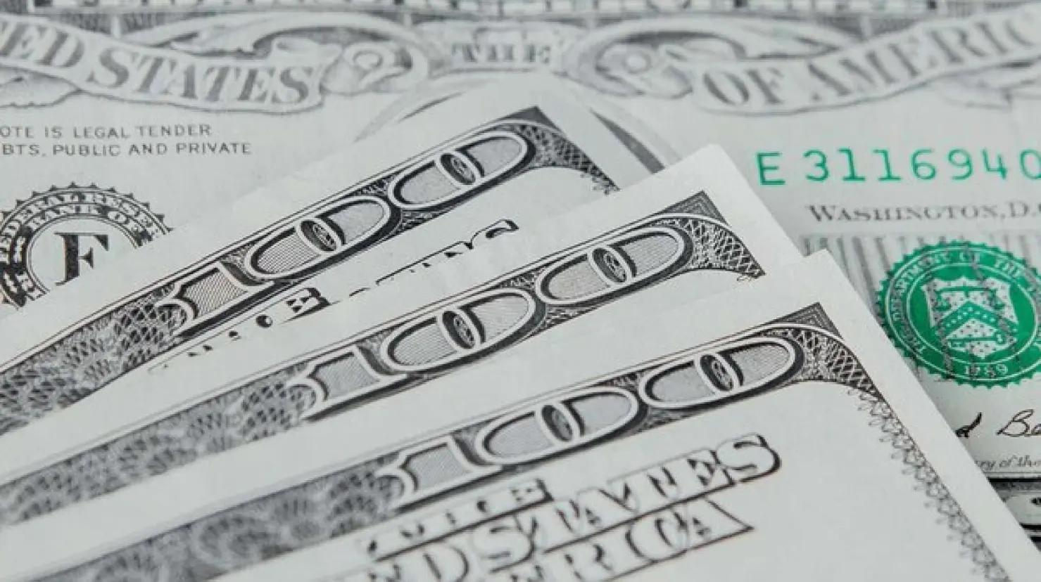 Foto: Freepik / El dólar estadounidense registró un leve retroceso