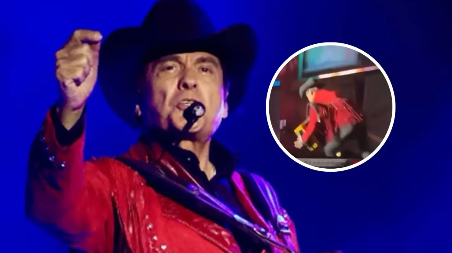 De manera repentina, el cantante tropezó con una parte de la estructura y cayó de costado, golpe que incluso se escuchó por el micrófono.
