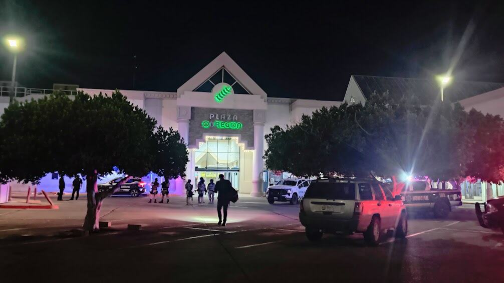 Despojo en plaza comercial de Ciudad Obregón moviliza a autoridades