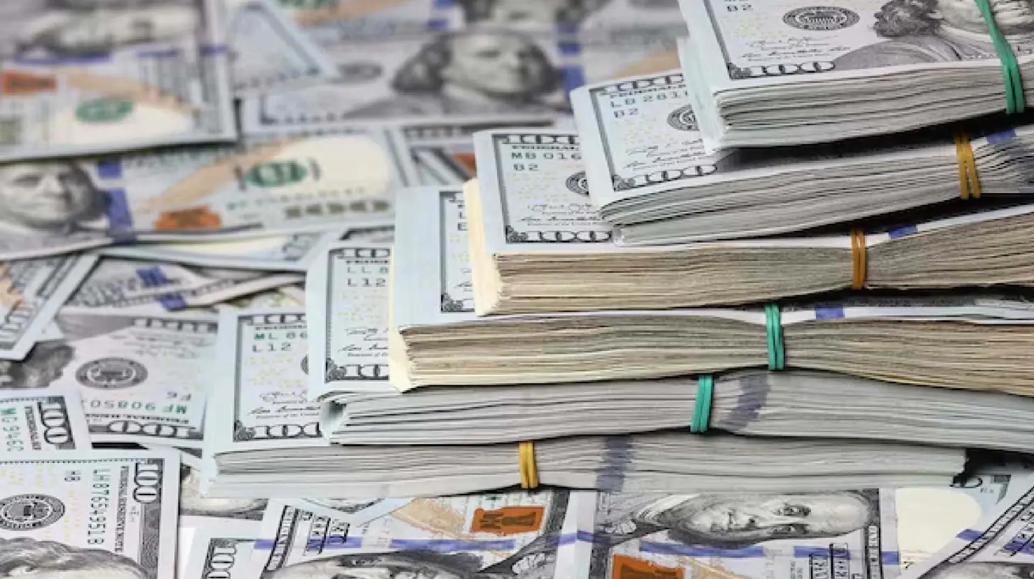 Foto: Freepik / El peso mexicano inició la semana con pérdidas frente al dólar estadounidense
