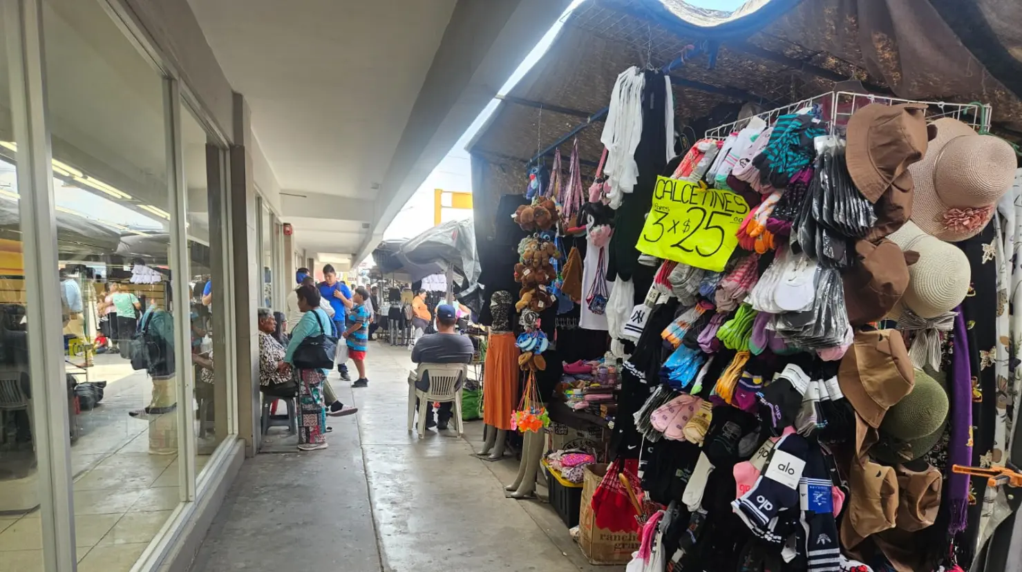 Esperan ambulantes leve repunte por regreso a clases
