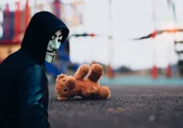 Secuestro infantil: Así "enganchan" los delincuentes a los niños en redes sociales y videojuegos
