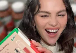 Selena Gómez presume inesperada colaboración con Tajín y Rare Beauty