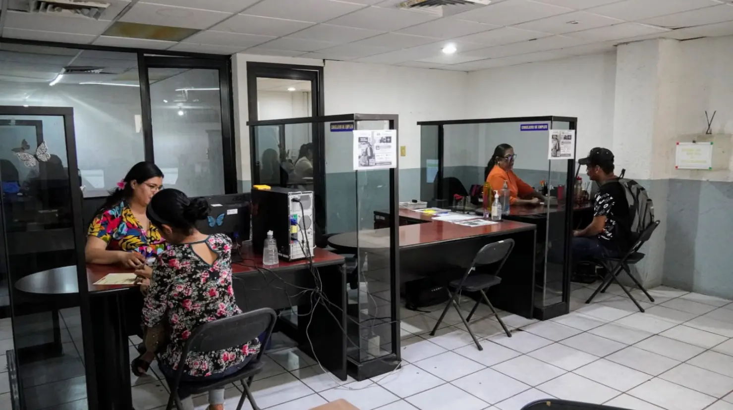 Vinculan a buscadores de empleo con empresas