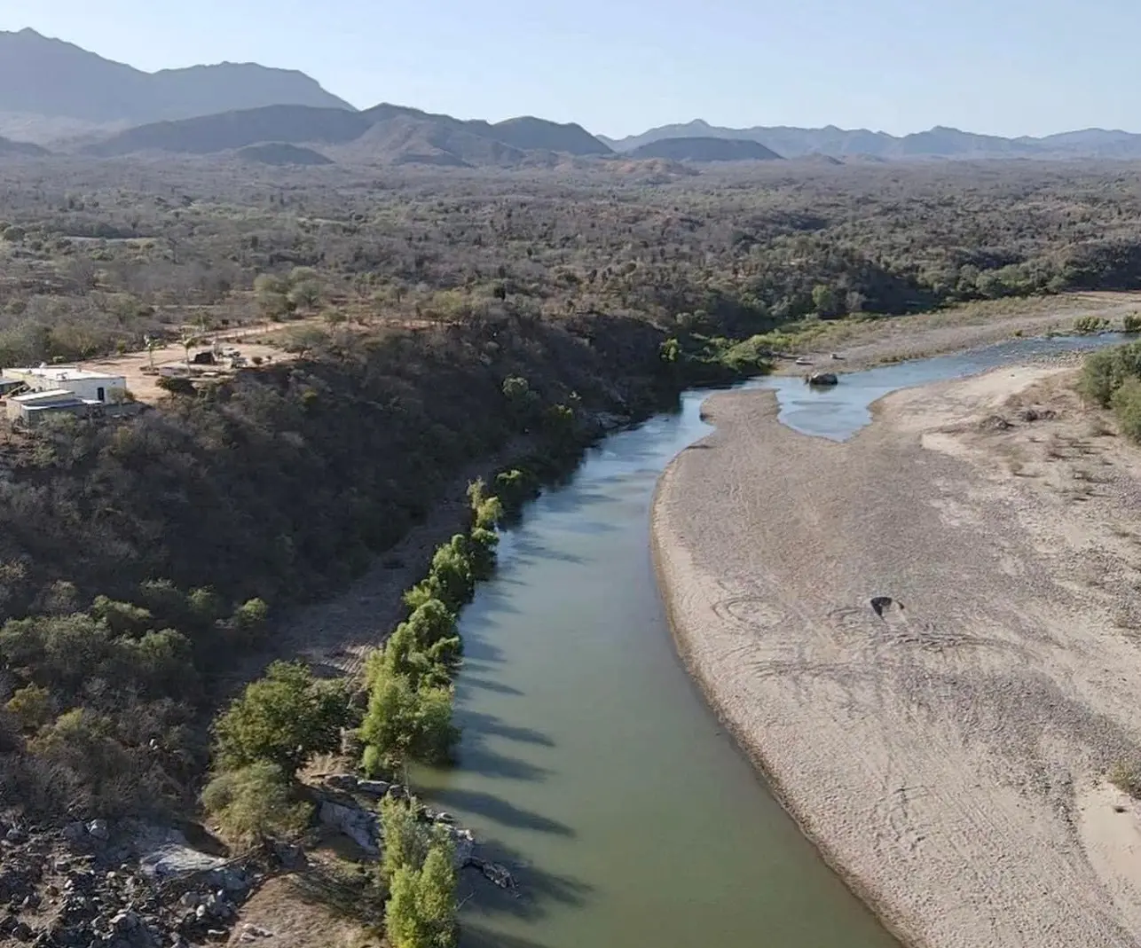 Los paisajes verdes y los ríos corriendo se han convertido en el escenario ideal para visitar Álamos