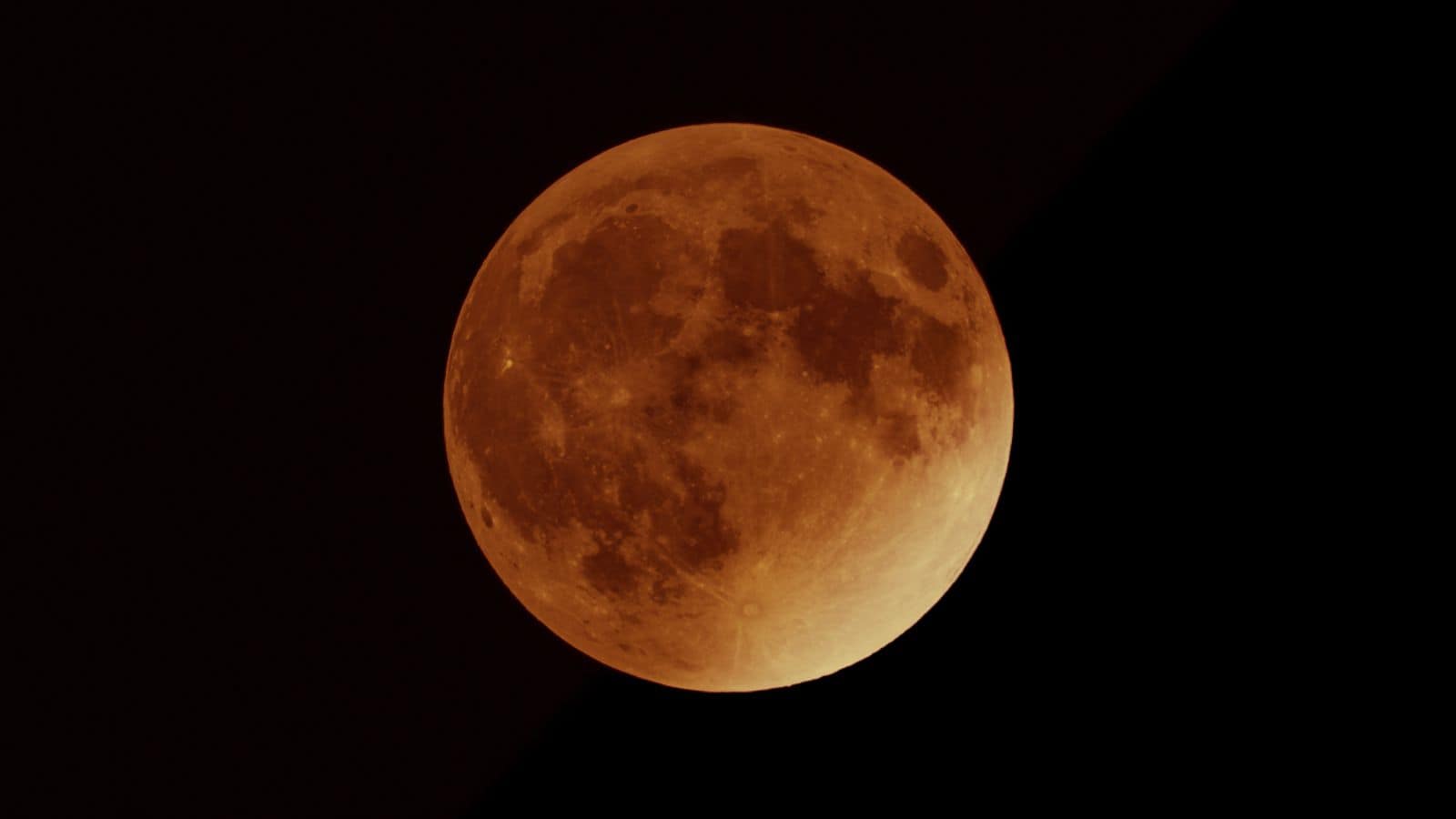 Eclipse Lunar total 2025: Todo lo que debes saber del fenómeno astronómico