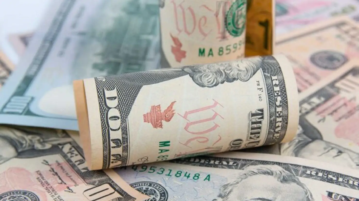 Foto: Freepik / El precio de la divisa sigue registrando variaciones en bancos