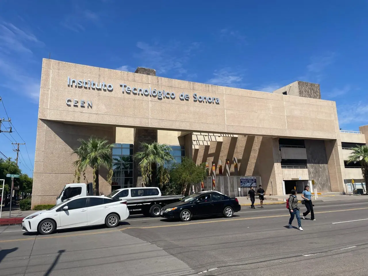Los estudiantes retomaron actividades y la universidad publicó en dónde pueden ubicar sus salones, el potrobus, entre otros 